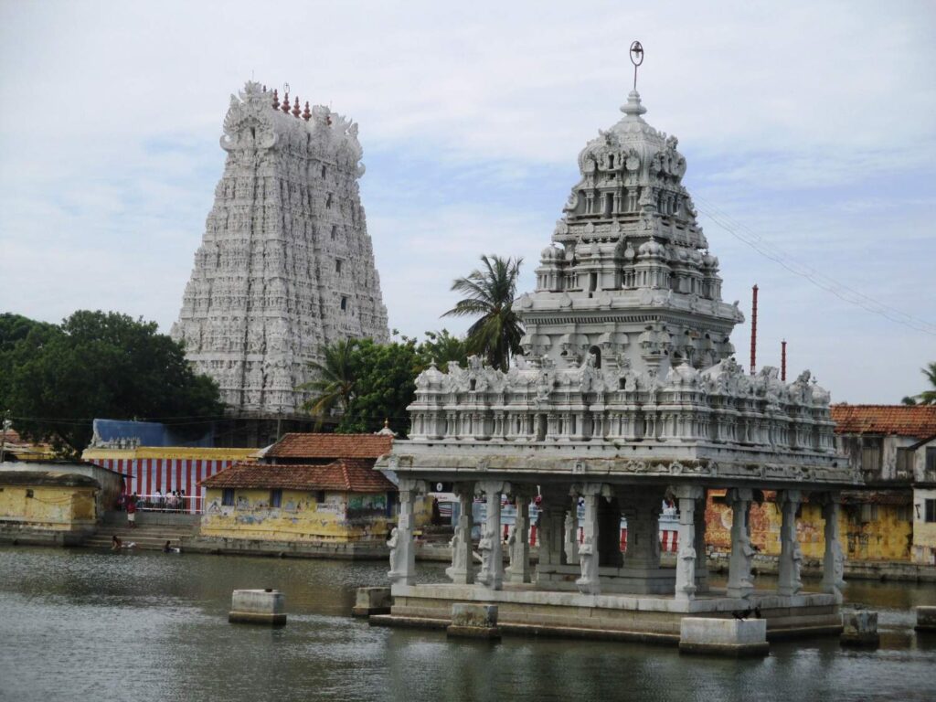 Suchindram Thanumalayan Temple Darshan with ancient gopuram view